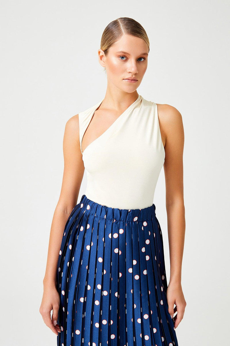 Cream asymmetric top
