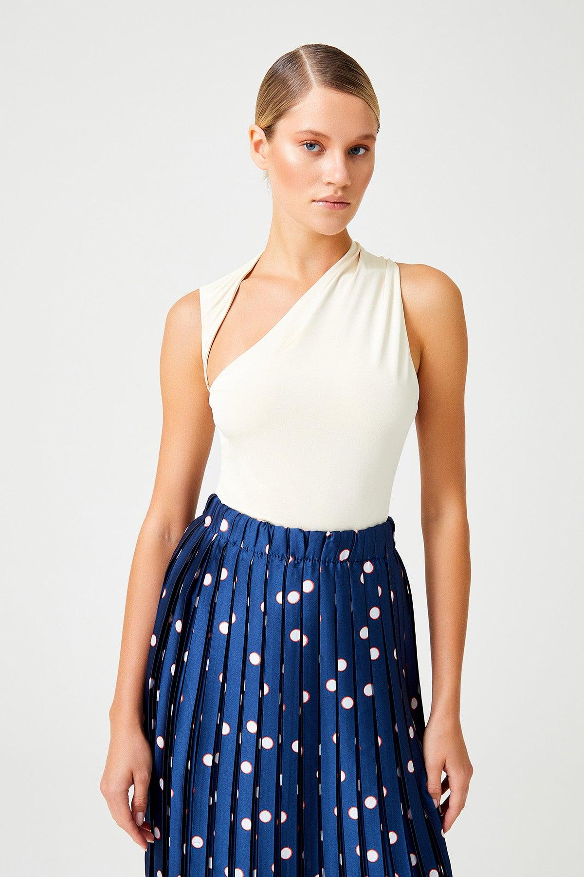 Cream asymmetric top